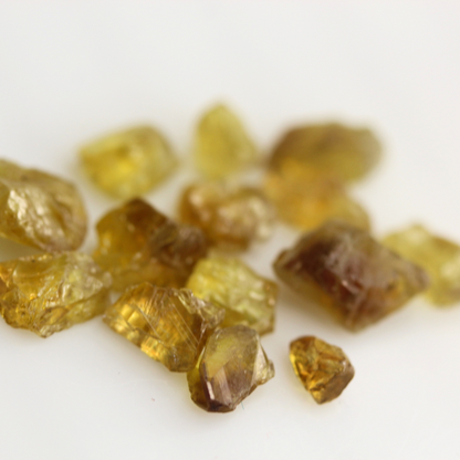 25 carats Natural Yellow Rough Sphene Titanite for Faceting