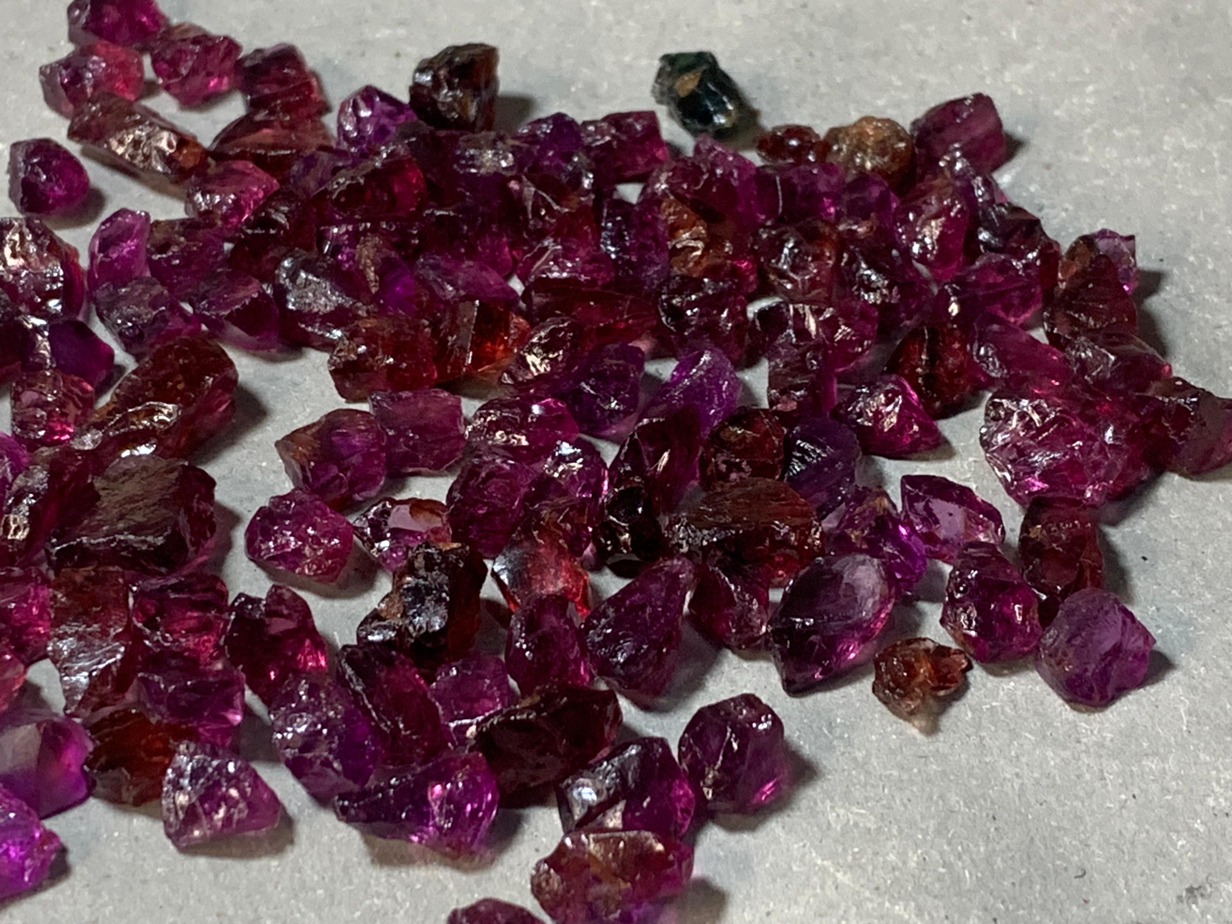The 80 gram Raw Rhodolite Garnets Stones for Cabbing / Faceting
