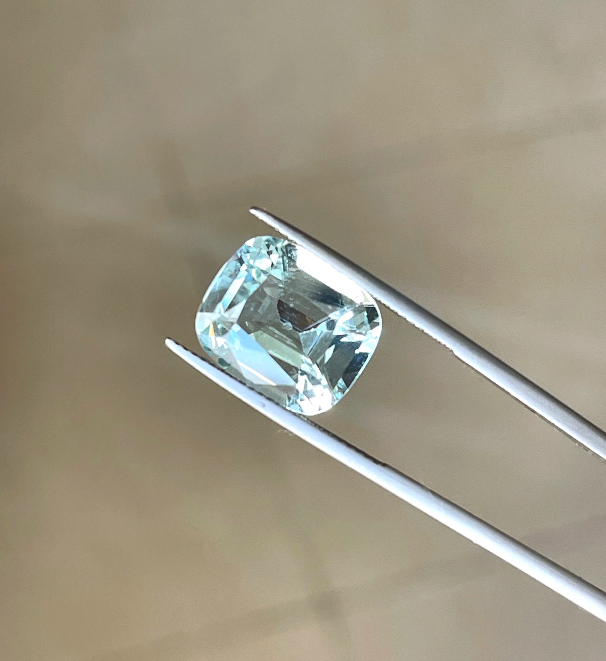 Premium 7.9 carats Aquamarine Gemstone for jewelry making with precise cushion cut dimensions