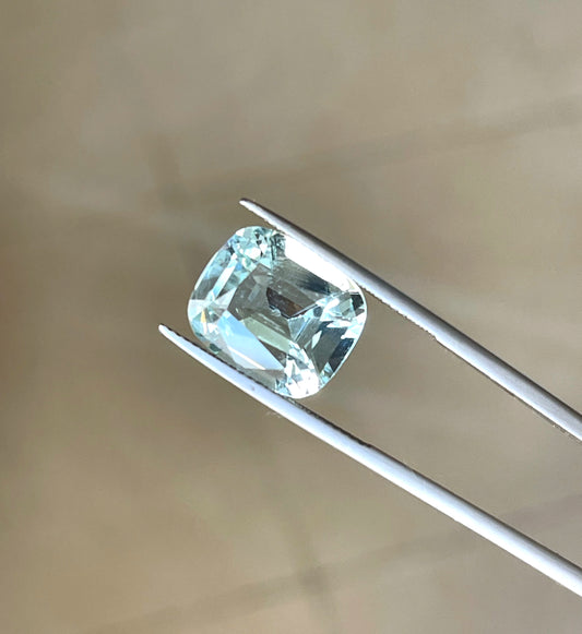 Premium 7.9 carats Aquamarine Gemstone for jewelry making with precise cushion cut dimensions