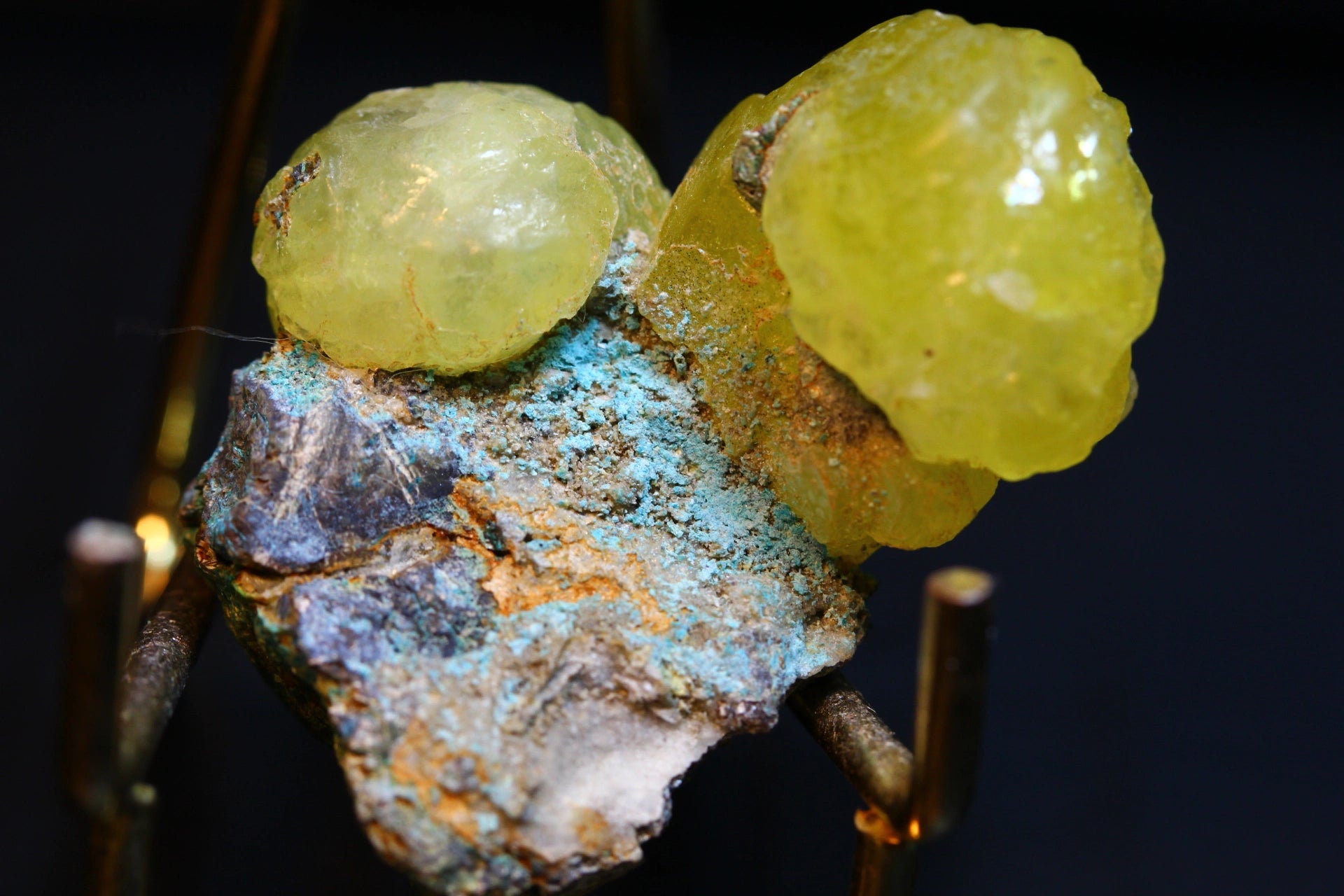18g Brucite on Chrysocolla Matrix