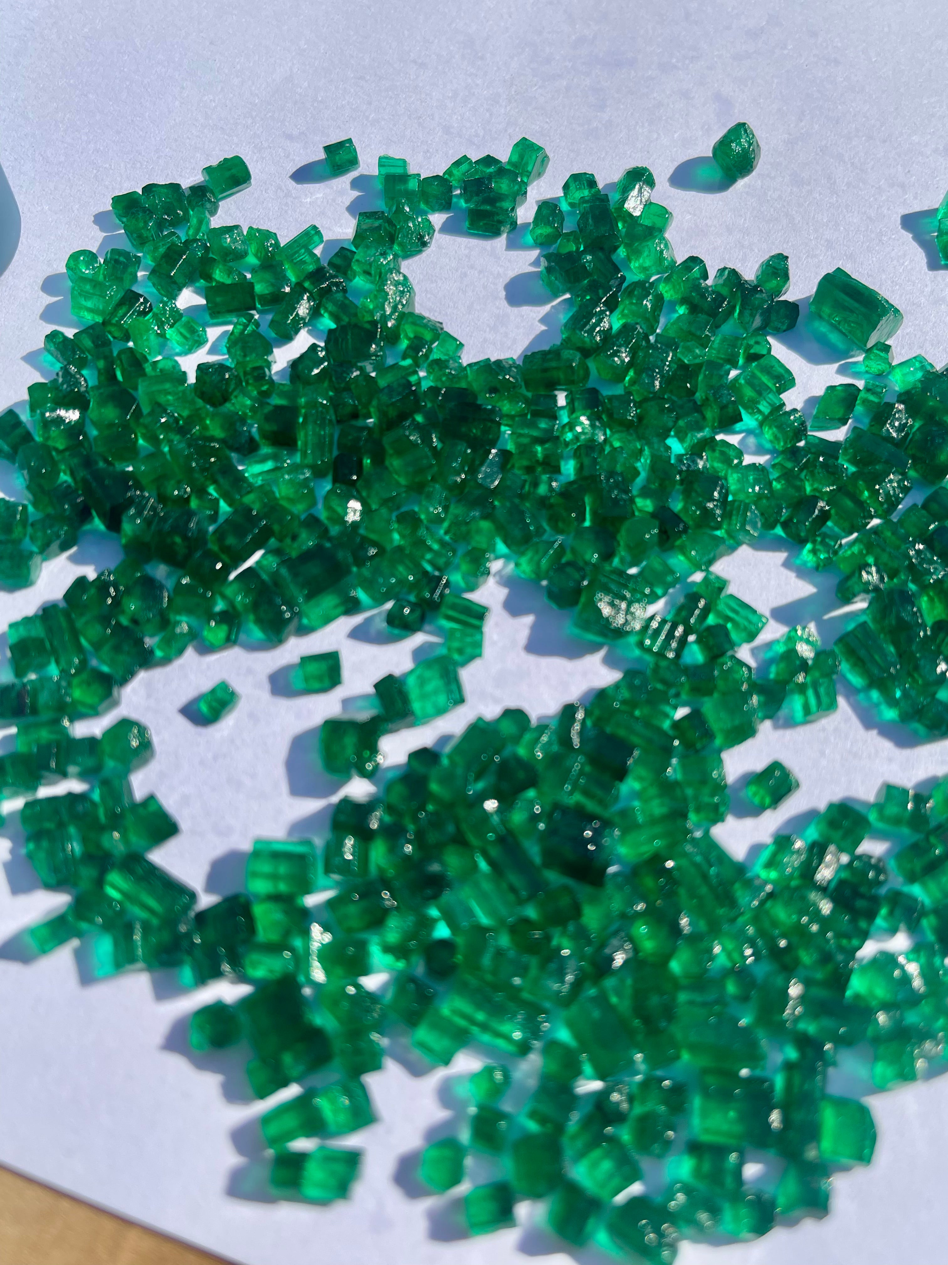 AAA Grade Top Quality Vivid Green Swat Emerald Facet Rough Stones Wholesale