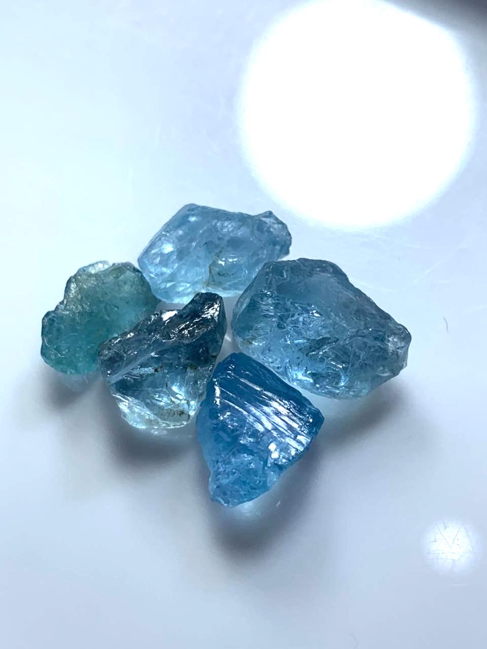 22 Carats Rare Santa Maria Rough Aquamarine – Faceting Beginners Parcel