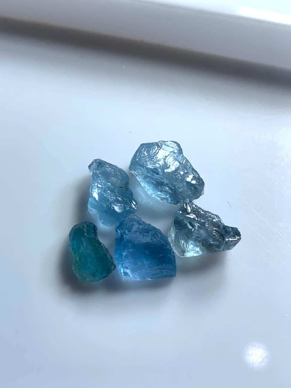 22 Carats Rare Santa Maria Rough Aquamarine – Faceting Beginners Parcel