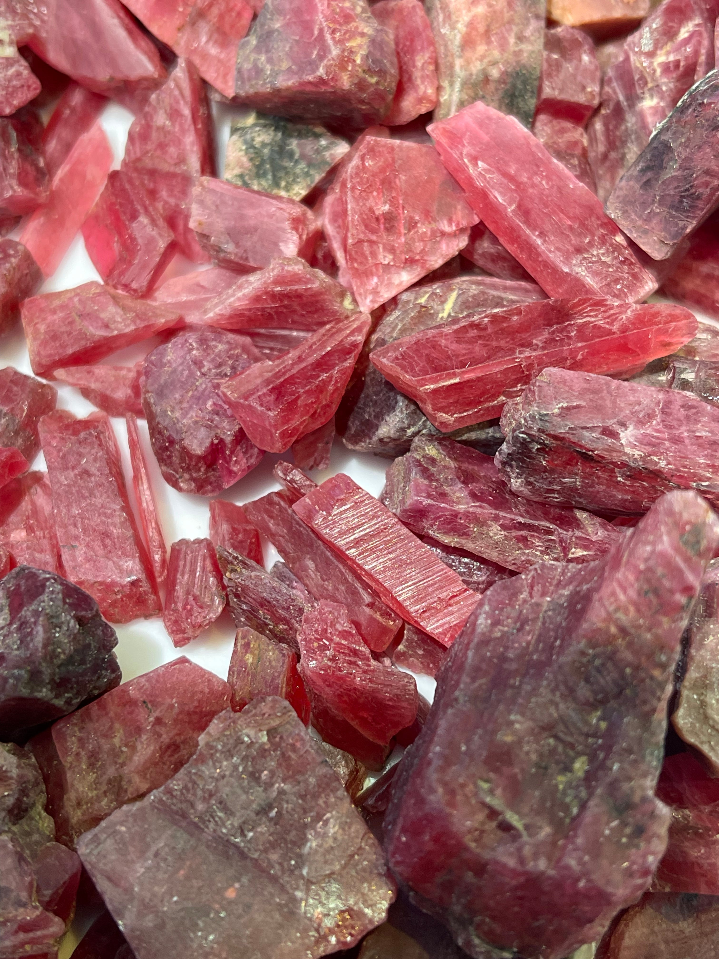 1000 grams Rare Natural Rhodonite Crystals – Folkmarketgems