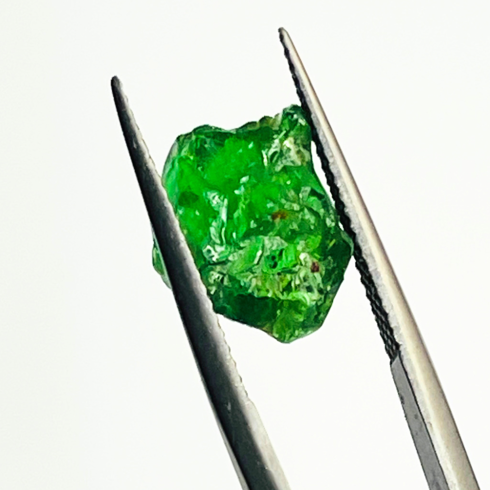8 carats Natural Green Tsavorite Garnet Rough for Sale