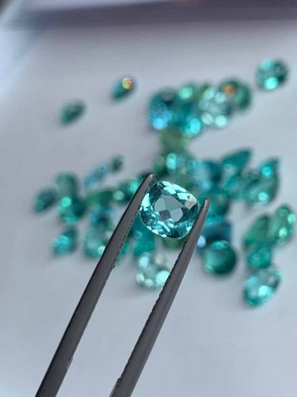 Buy Neon Apatite Stone Online at Best Price Buy Neon Apatite Stone Online at Best Price