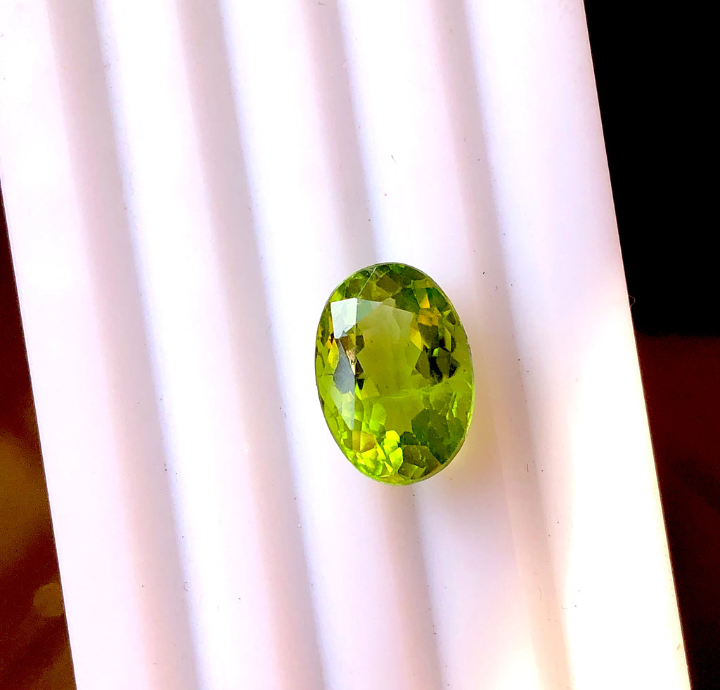 4.49 carats Oval Shape Loose Green Peridot Gem