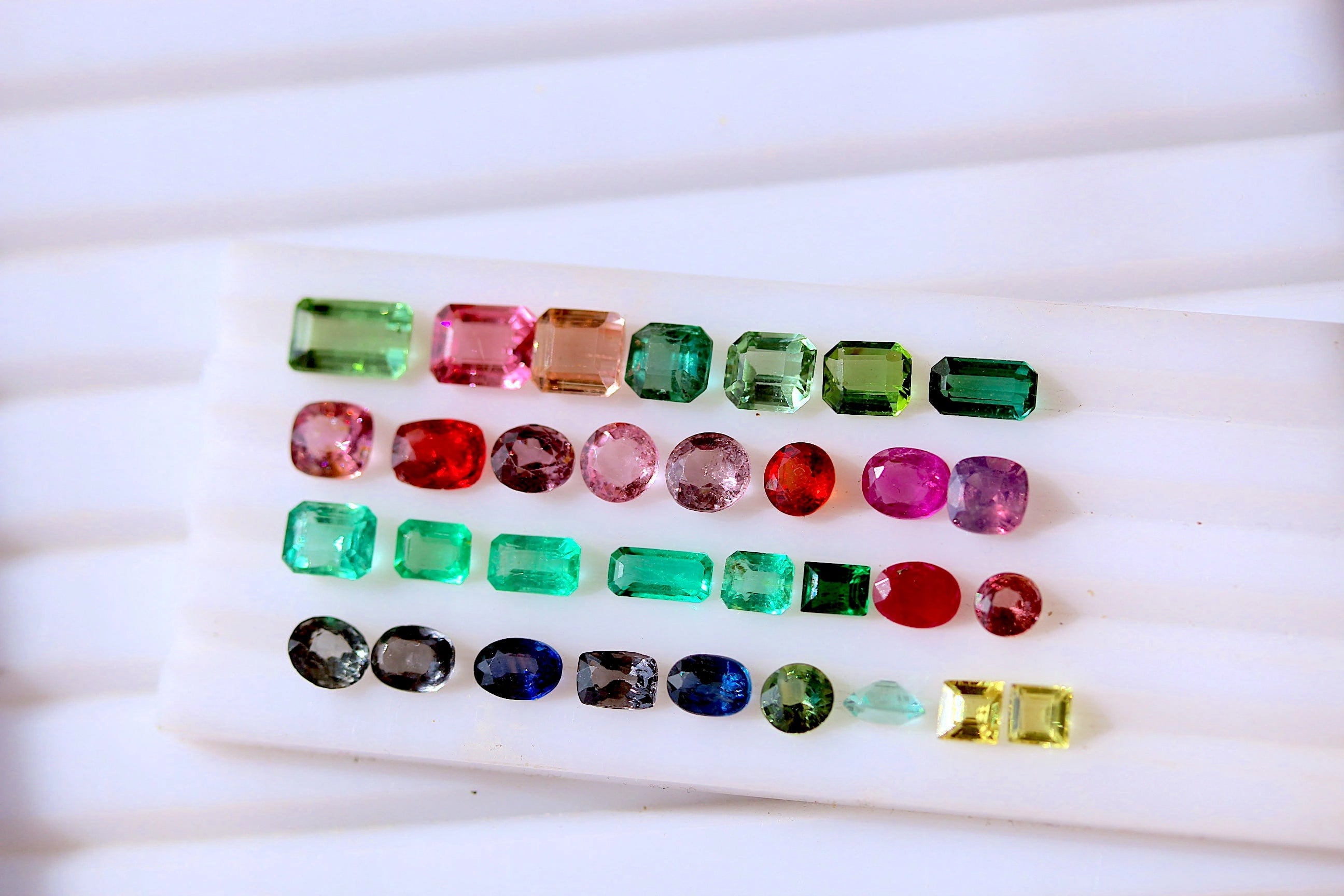 Buy Loose gemstones by carat weight