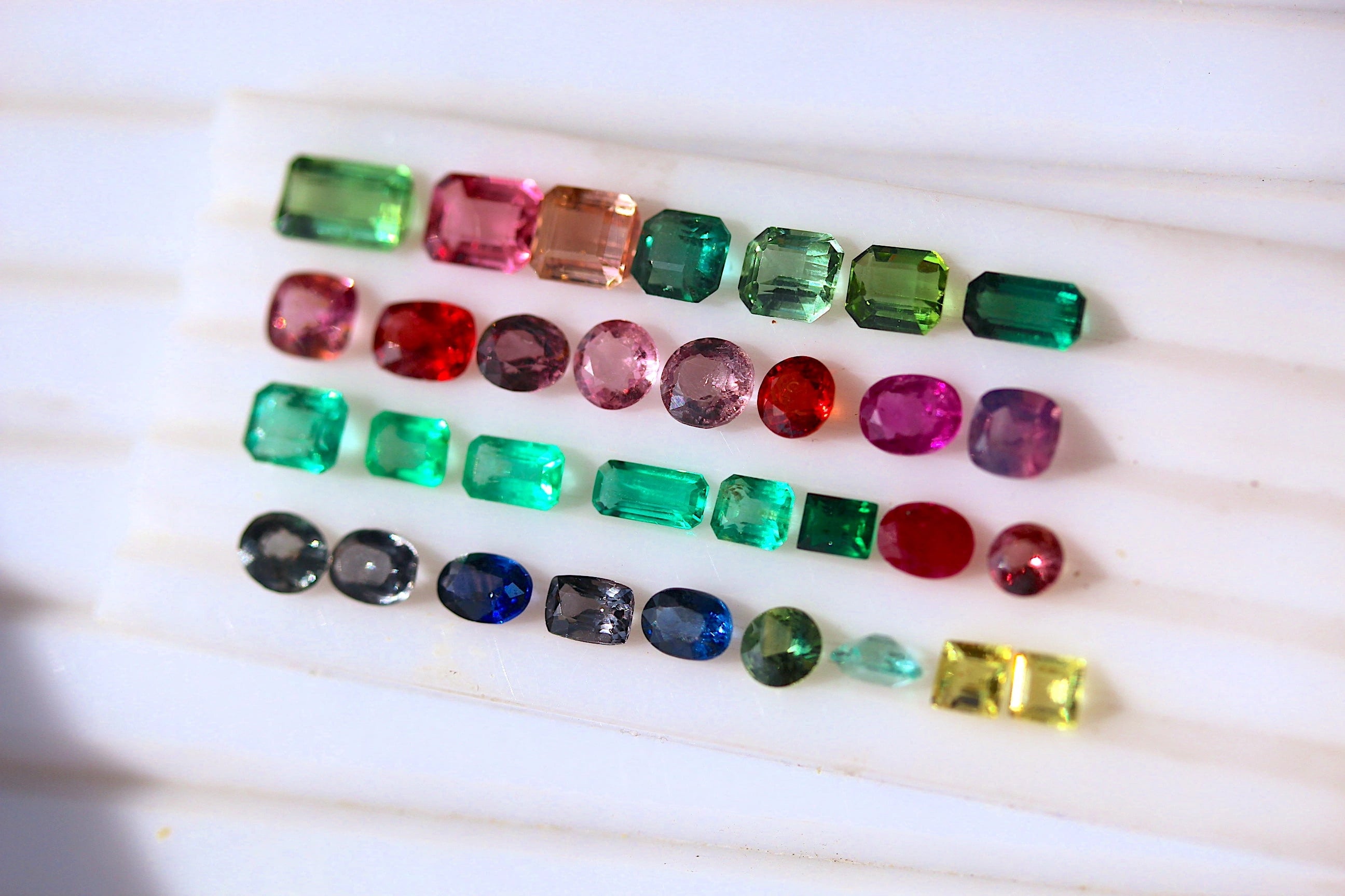 Loose gemstone engagement rings