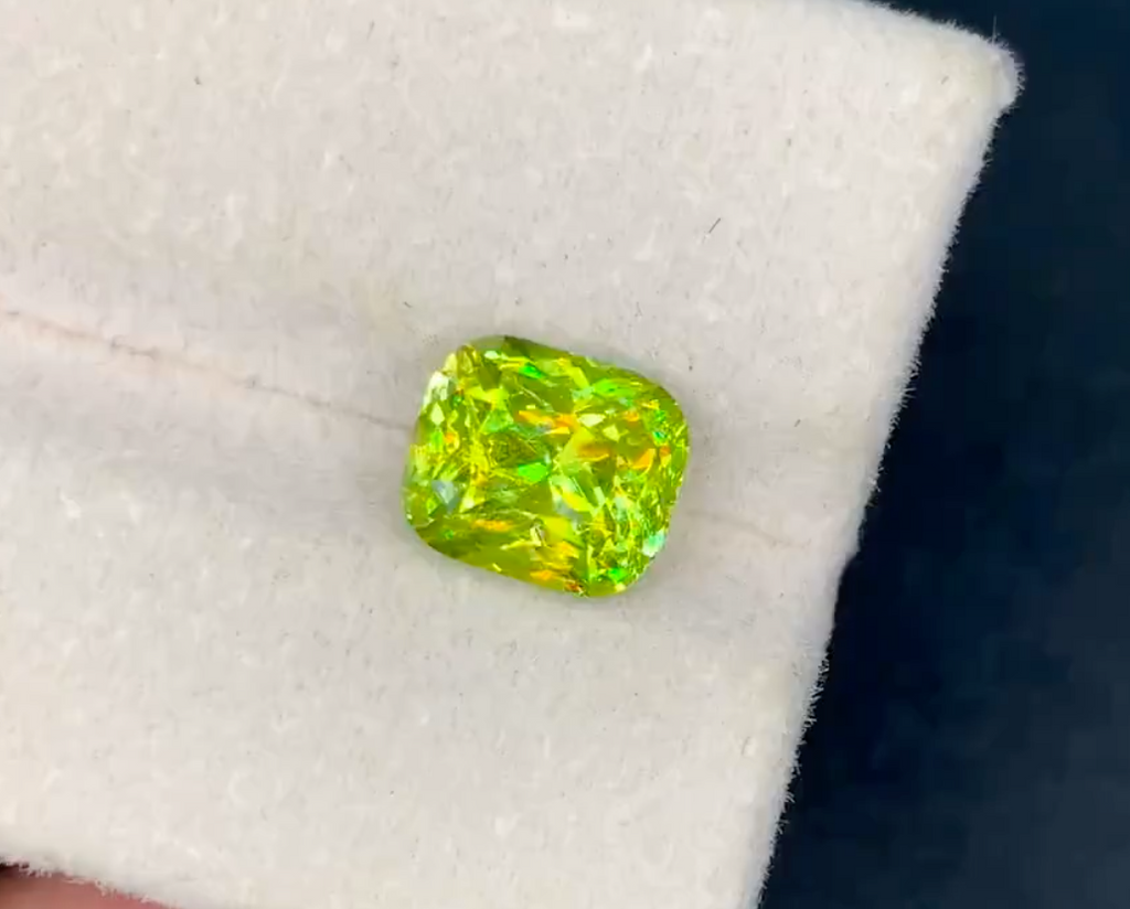 8x7mm 3.29 carats Natural Yellowish Green Sphene/Titanite