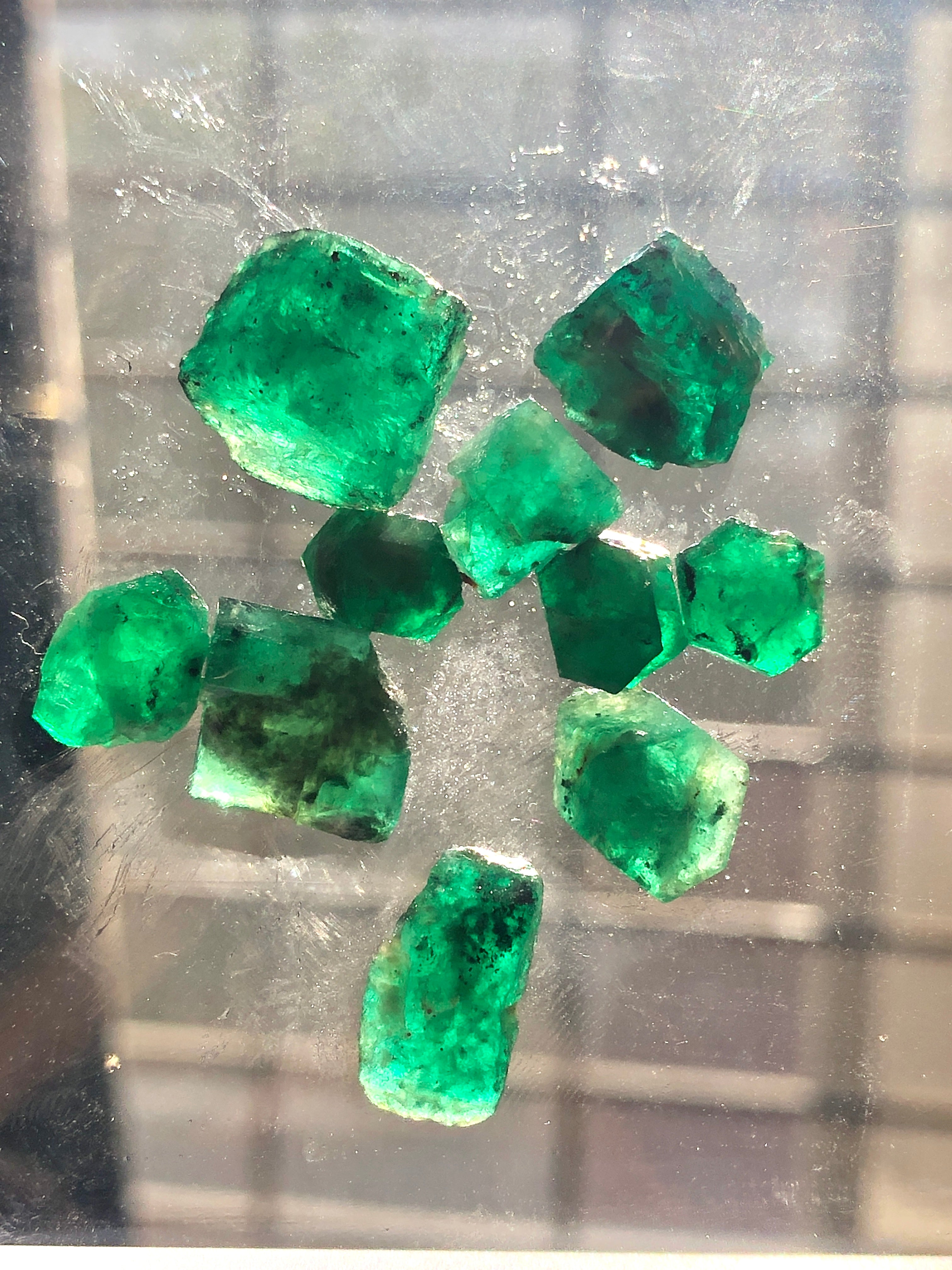 Swat emerald gemstone for lapidary