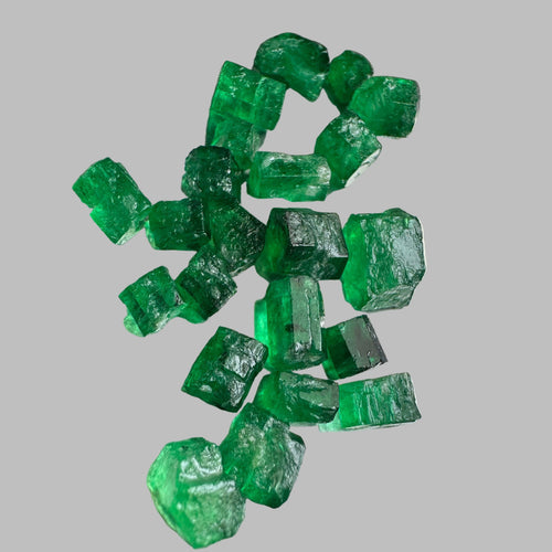 Small Deal of Rough Emeralds for Faceting