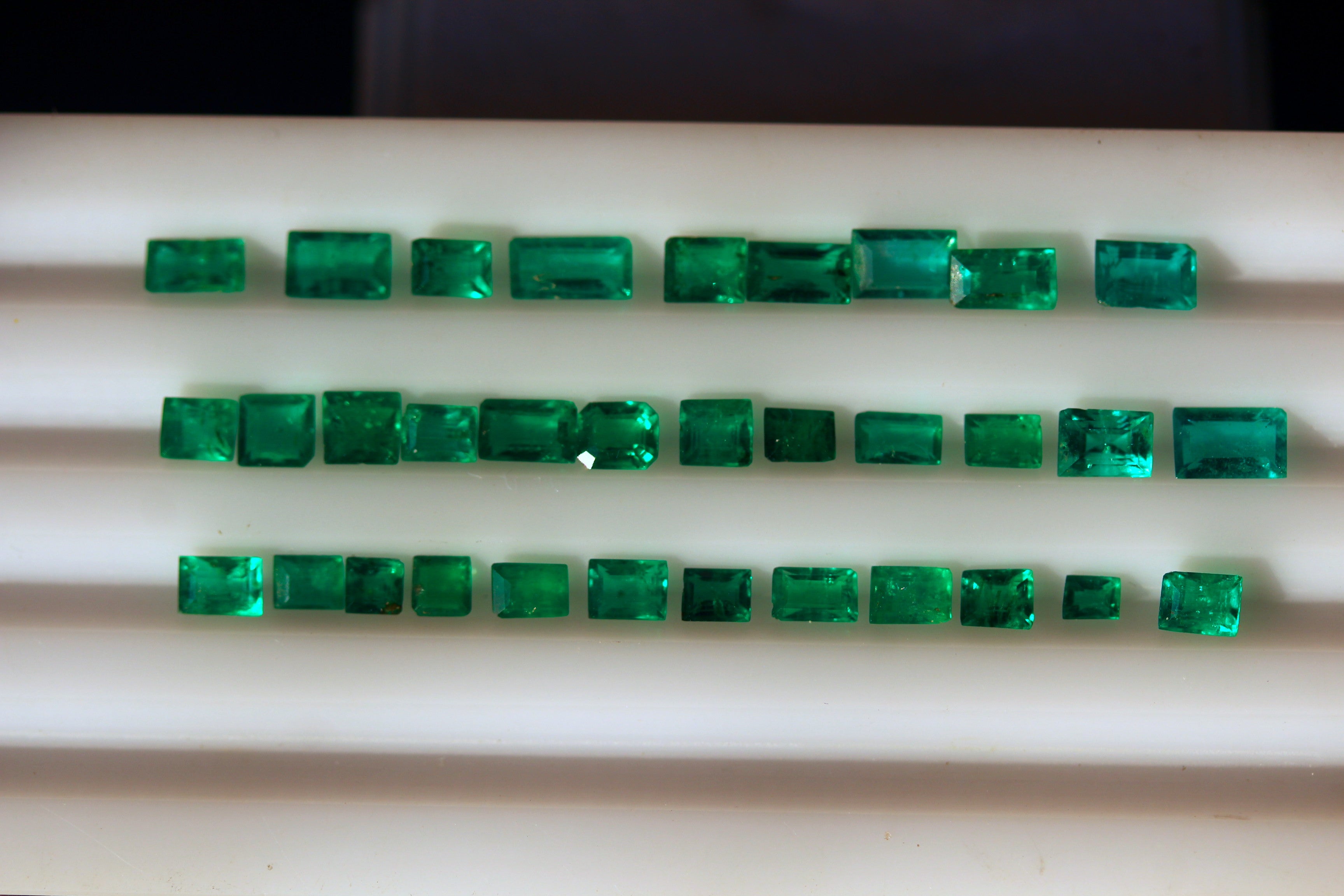 4.80 carats Melee Size Panjshir Emerald Loose Stones Deal