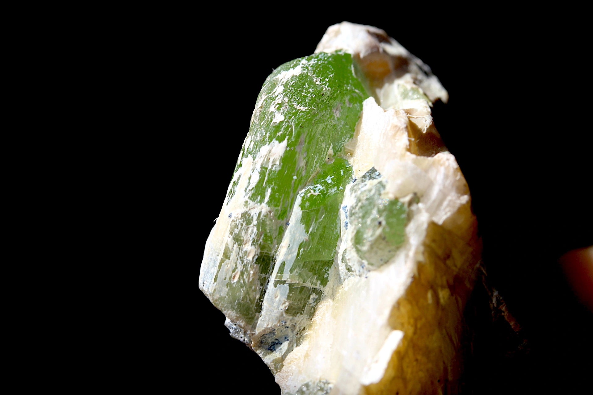 peridot crystal marble