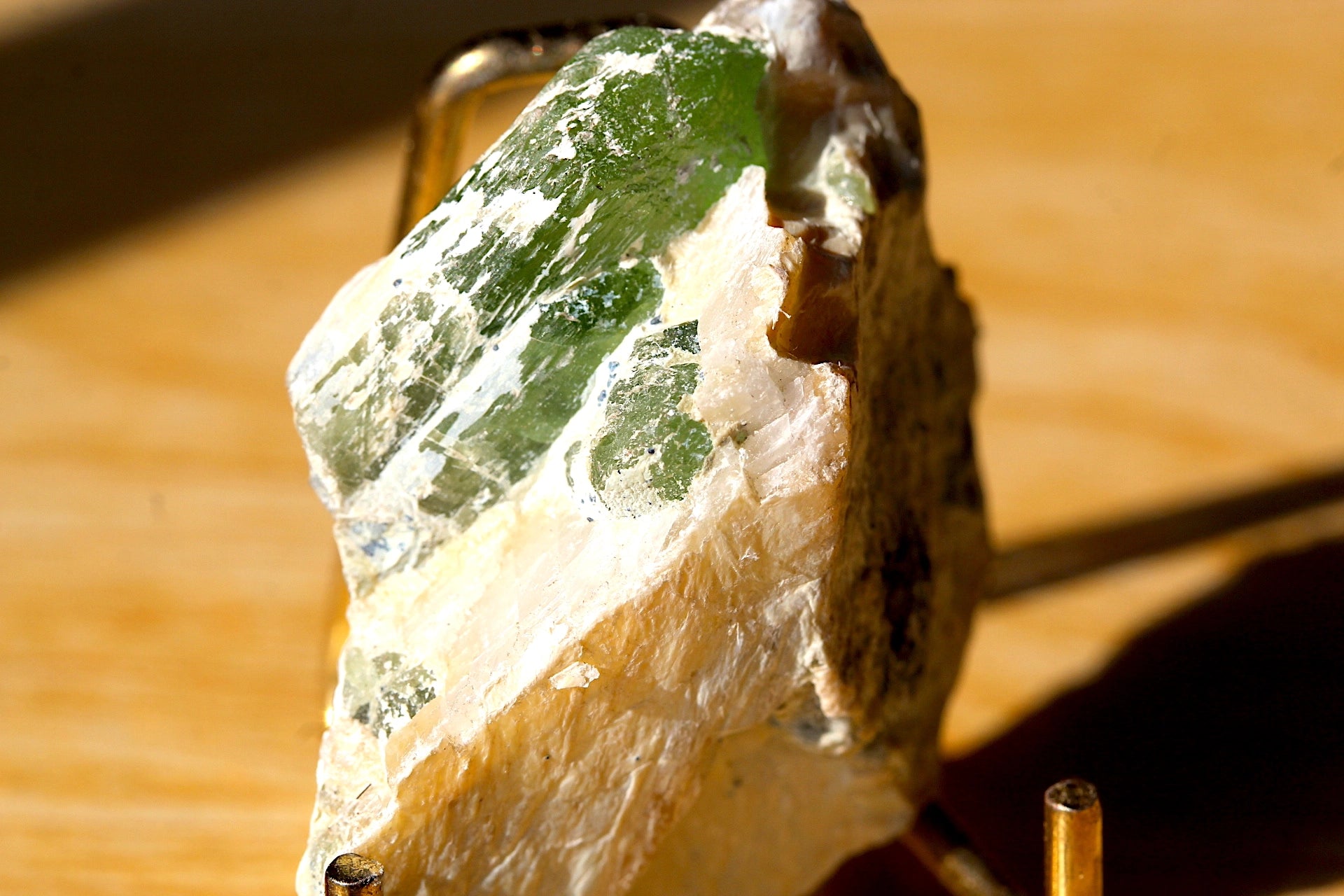 marble peridot display