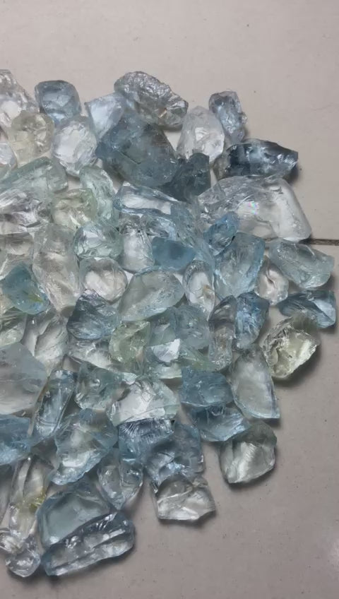 100 grams Facet grade Raw Aquamarine for faceting