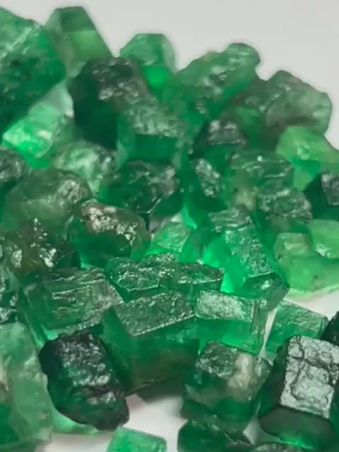 105 Carat Top Color Rich Green Facet Grade Rough Emerald – Small Deal