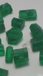 25 carats Raw Vivid Green Emeralds Stones for faceting