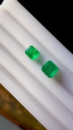 2 pieces vivid Green Swat Emeralds