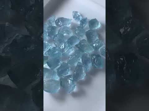 115 carats Raw Aquamarine Gemstones for Sale