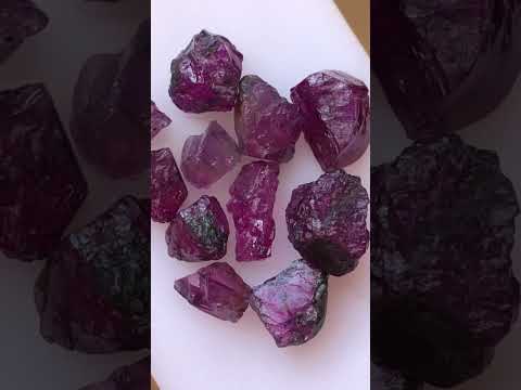 39 carats Pinkish Purple Kashmir Sapphires Rough for Faceting