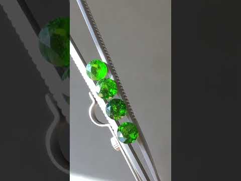 4 Pieces 2 Pairs Round Shape Green Chrome Diopside