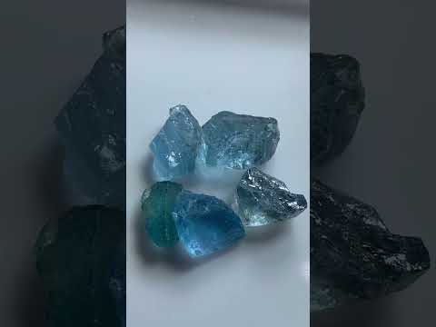 22 Carats Rare Santa Maria Rough Aquamarine – Faceting Beginners Parcel