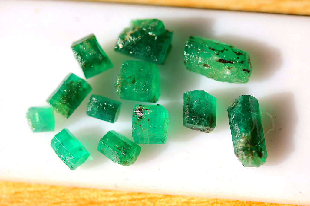 Green emerald crystals 