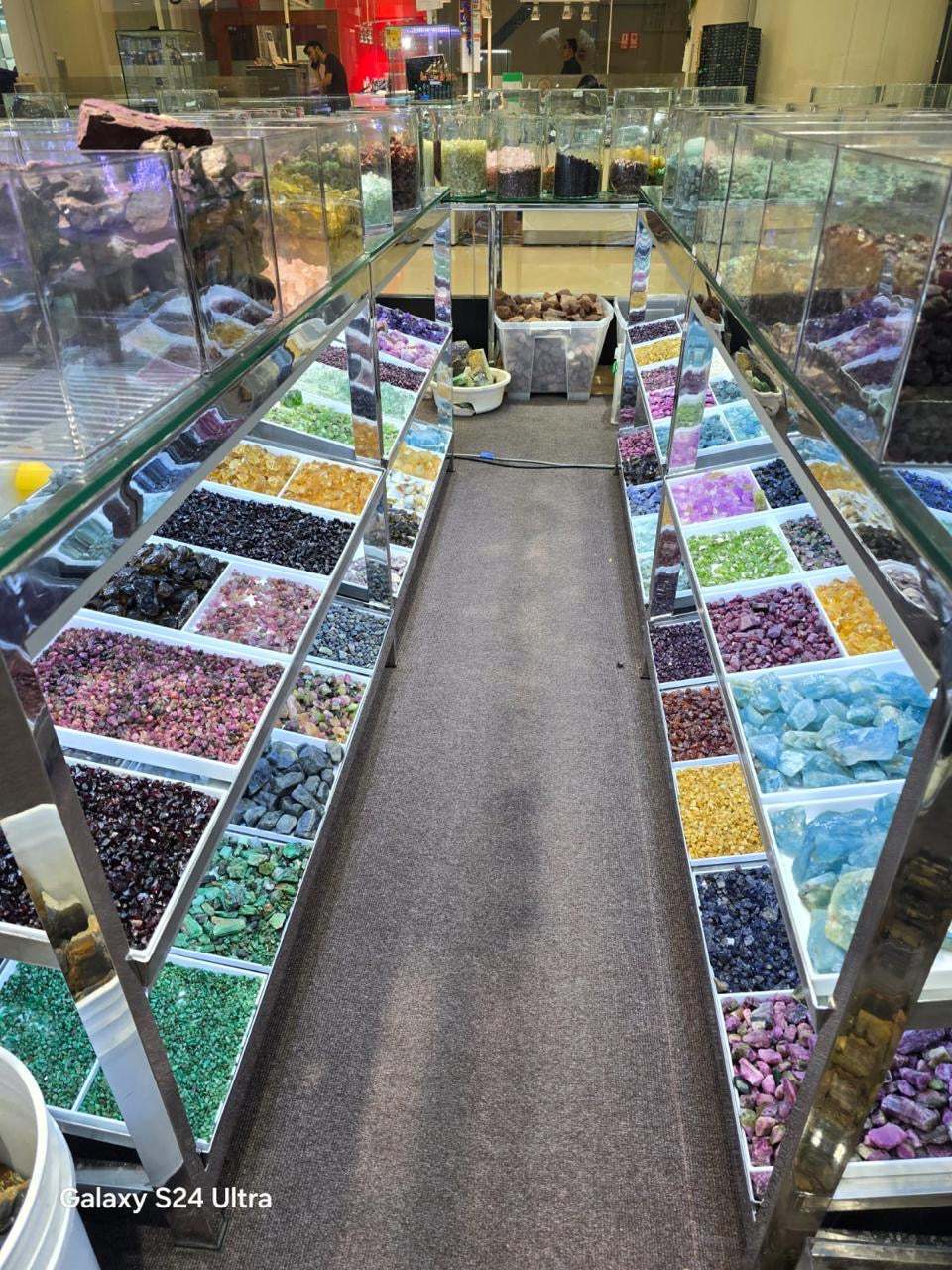 Raw uncut gemstones mixed lot auction