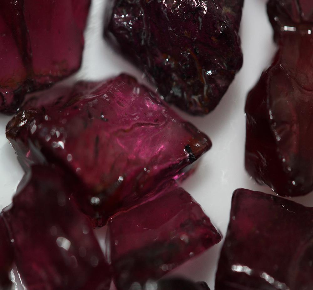 natural rough rhodolite garnet gems