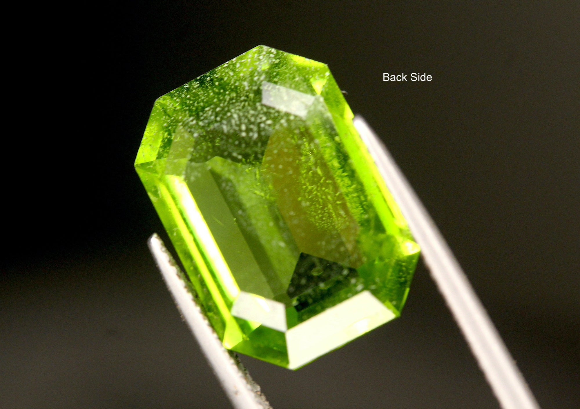 13 carats Emerald Natural Vivid Green Peridot
