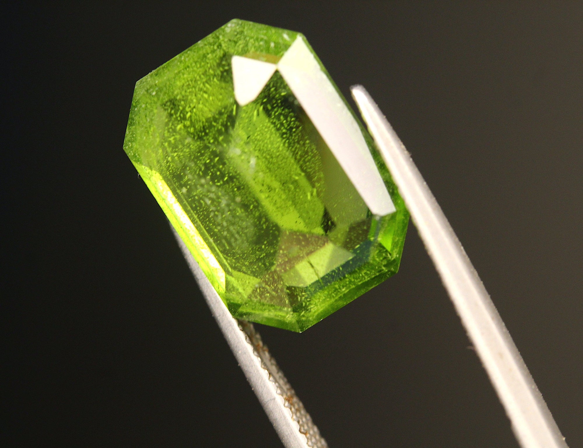 13 carats Emerald Natural Vivid Green Peridot