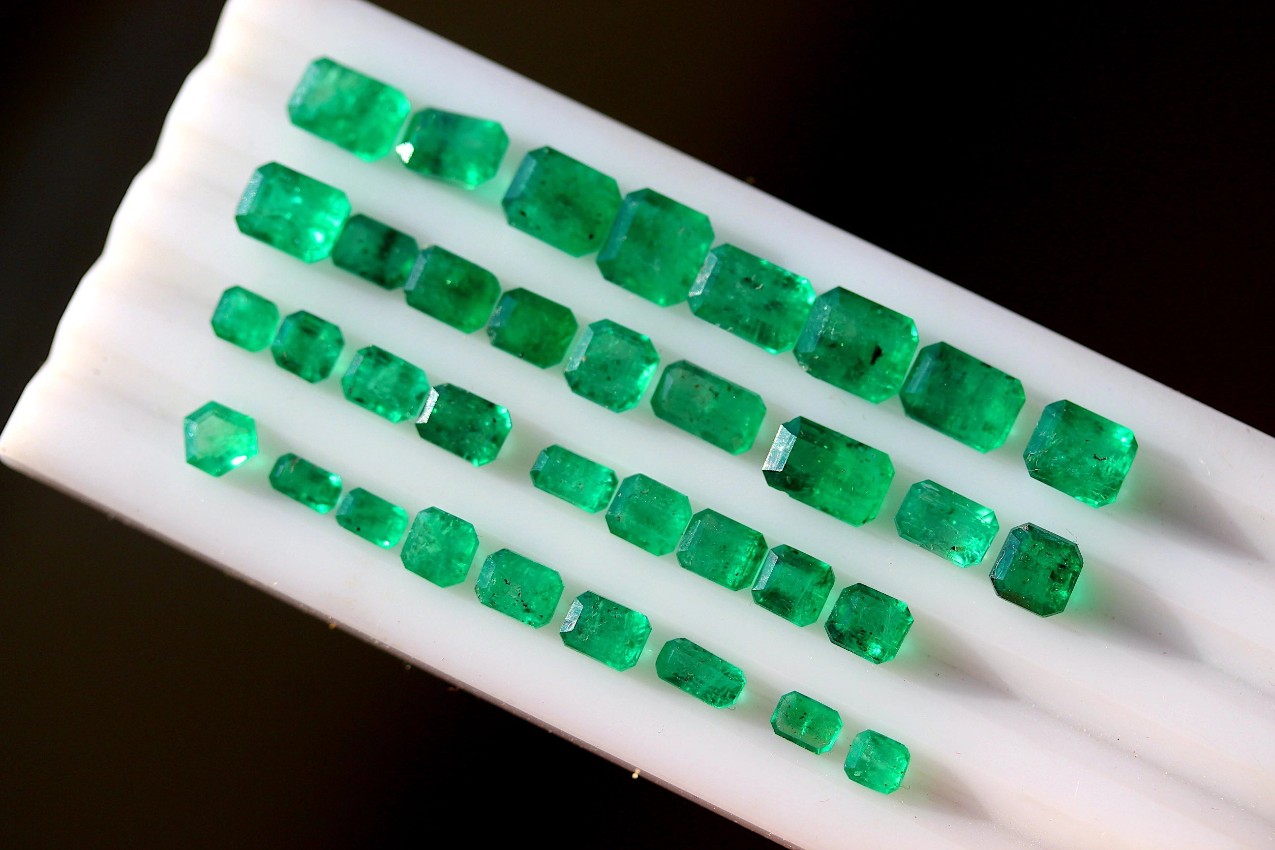 18.30 carats Swat Loose Emerald Stone Deal